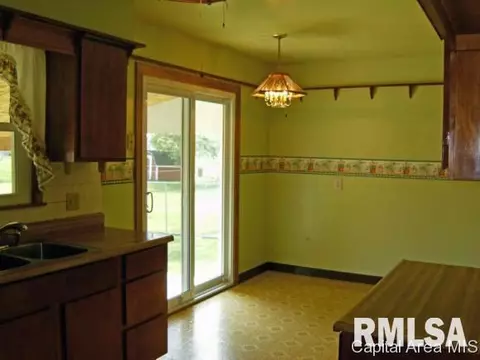 306 W Memorial, Abingdon, IL 61410 photo 3