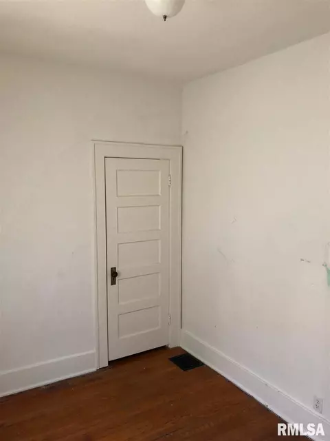 214 N Douglas Ave, Springfield, IL 62702 photo 14