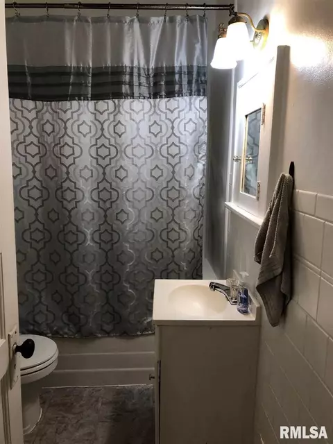 214 N Douglas Ave, Springfield, IL 62702 photo 13