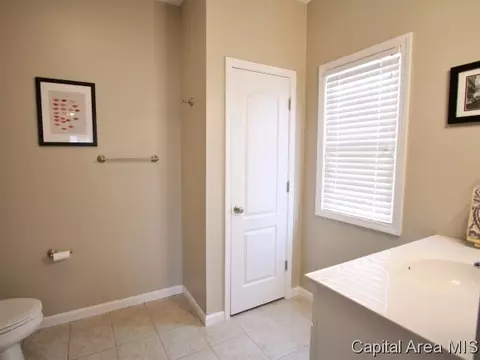 451 Chris Dr, Springfield, IL 62711 photo 5