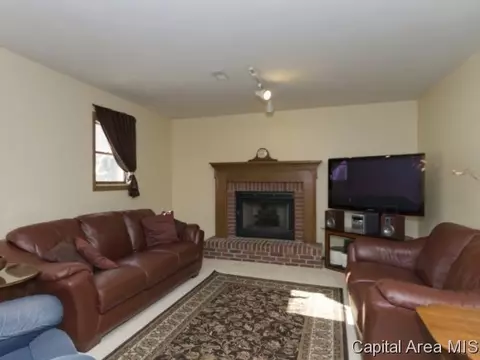1105 Old Crows Way, Springfield, IL 62712 photo 5