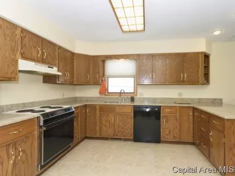 1105 Old Crows Way, Springfield, IL 62712 photo 4