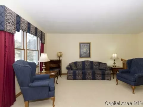 1105 Old Crows Way, Springfield, IL 62712 photo 2
