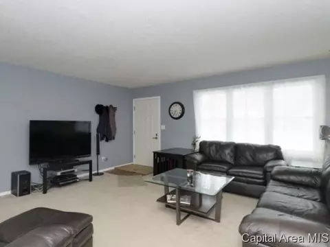 5209 Carlton Dr, Springfield, IL 62703 photo 2