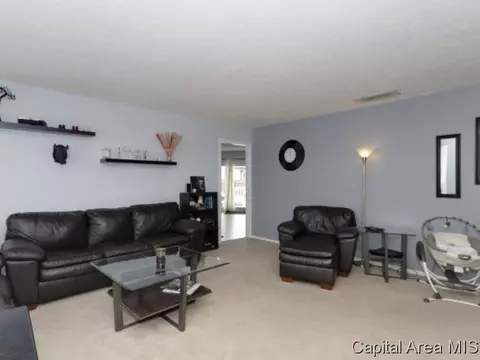 5209 Carlton Dr, Springfield, IL 62703 photo 4