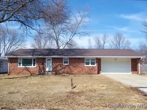 517 W Wright St, Virden, IL 62690 photo 1