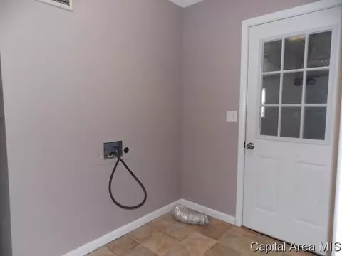 517 W Wright St, Virden, IL 62690 photo 11