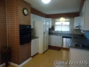 2117 Westview, Springfield, IL 62704 photo 2