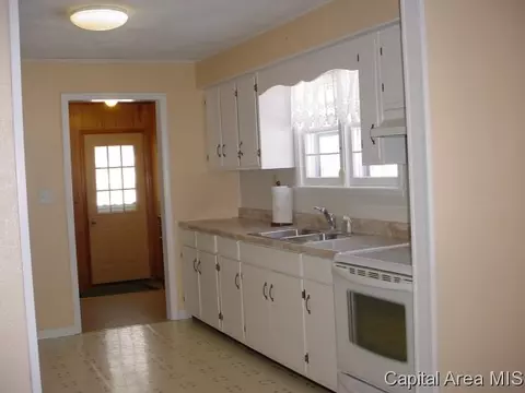 321 E Spaulding St, Riverton, IL 62561 photo 5