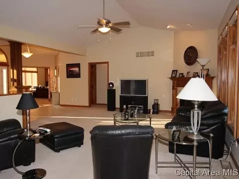2401 Rosewell Pt, Springfield, IL 62711 photo 5