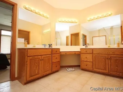 2401 Rosewell Pt, Springfield, IL 62711 photo 12