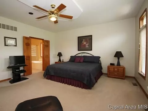 2401 Rosewell Pt, Springfield, IL 62711 photo 9