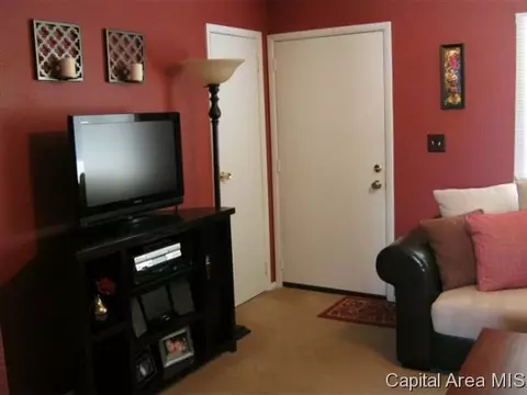 2425 Queensway Rd, Springfield, IL 62703 photo 4