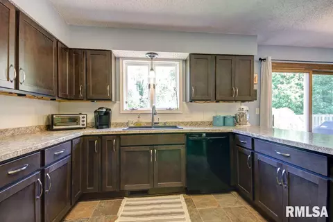 2109 Claremont Dr, Springfield, IL 62703 photo 9