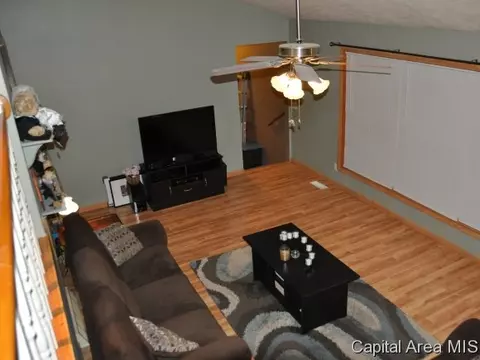 512 Dunbarton, Sherman, IL 62684 photo 4
