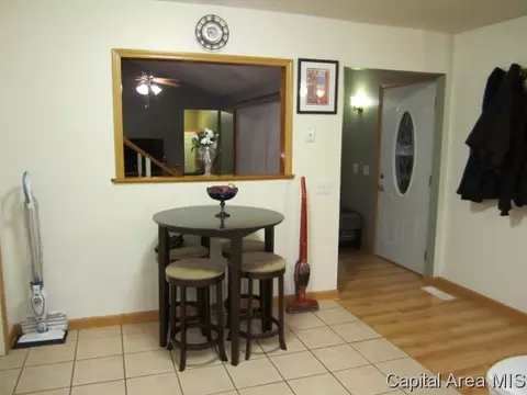 512 Dunbarton, Sherman, IL 62684 photo 9