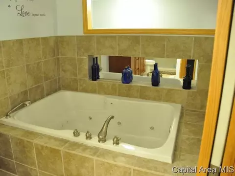 512 Dunbarton, Sherman, IL 62684 photo 16