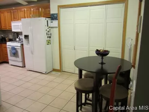 512 Dunbarton, Sherman, IL 62684 photo 8