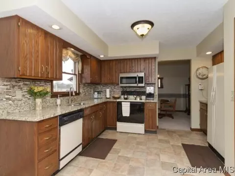 7724 Hunt Rd, Springfield, IL 62712 photo 3