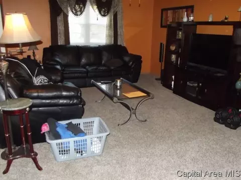 701 Dove, Athens, IL 62613 photo 5