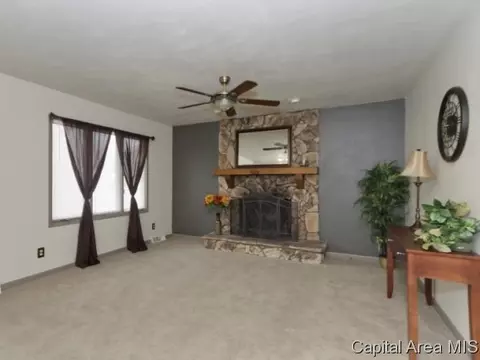 300 Walnut Valley Dr, Springfield, IL 62707 photo 6