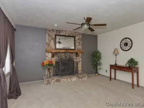 300 Walnut Valley Dr, Springfield, IL 62707 photo 7
