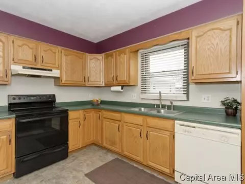 300 Walnut Valley Dr, Springfield, IL 62707 photo 2