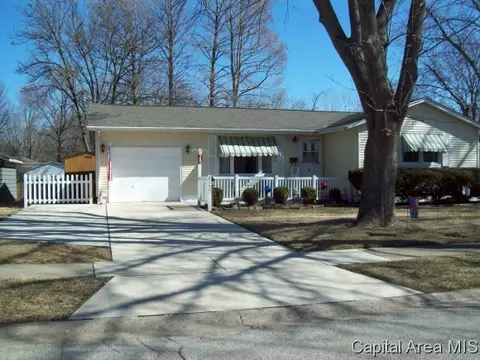 2135 Warwick Dr, Springfield, IL 62704 photo 2