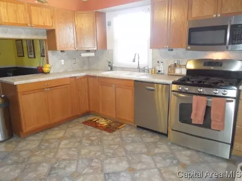 2432 E Devonshire Rd, Springfield, IL 62703 photo 4