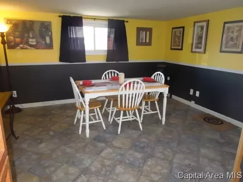 2432 E Devonshire Rd, Springfield, IL 62703 photo 6