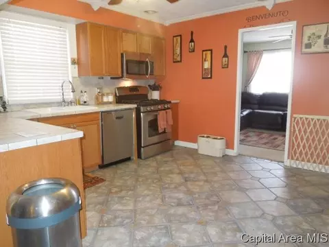 2432 E Devonshire Rd, Springfield, IL 62703 photo 3