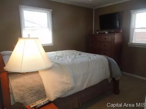 2432 E Devonshire Rd, Springfield, IL 62703 photo 9