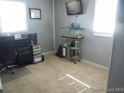 2432 E Devonshire Rd, Springfield, IL 62703 photo 10