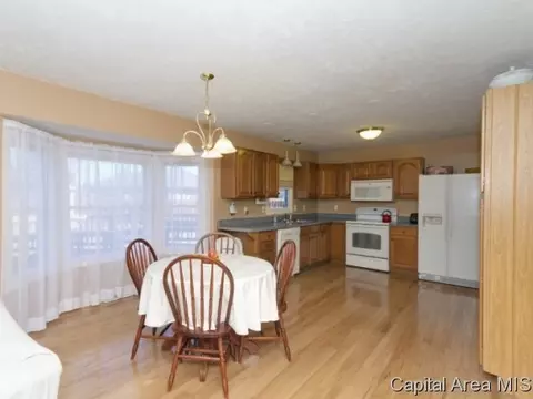 3917 Greenfield Dr, Springfield, IL 62704 photo 8