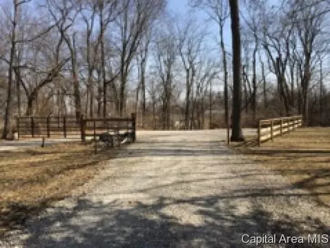 887 Kamm Rd, Springfield, IL 62707 photo 2