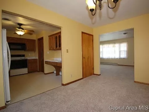 2437 Parkview Dr, Springfield, IL 62704 photo 4