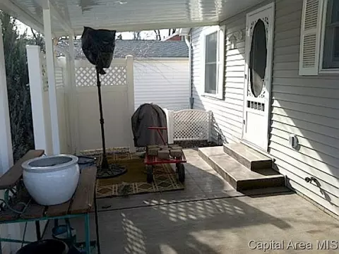 2112 Sangamon Ave, Springfield, IL 62702 photo 4
