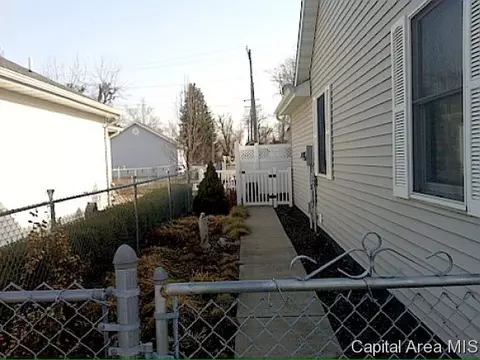 2112 Sangamon Ave, Springfield, IL 62702 photo 5