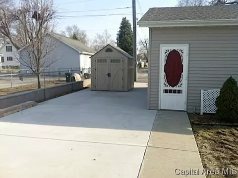 2112 Sangamon Ave, Springfield, IL 62702 photo 2