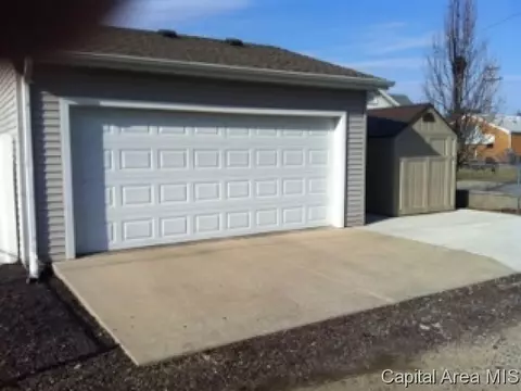 2112 Sangamon Ave, Springfield, IL 62702 photo 3