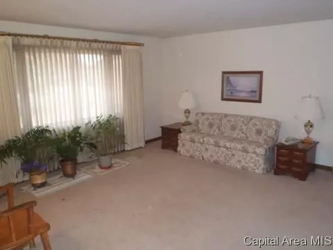 67 Danbury, Springfield, IL 62704 photo 5