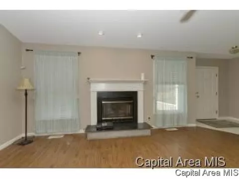 311 E Oak Grove Dr, Athens, IL 62613 photo 5