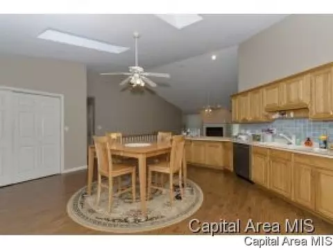 311 E Oak Grove Dr, Athens, IL 62613 photo 8