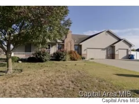 311 E Oak Grove Dr, Athens, IL 62613 photo 1