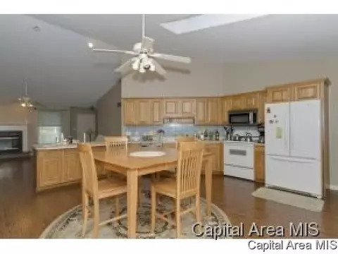 311 E Oak Grove Dr, Athens, IL 62613 photo 6