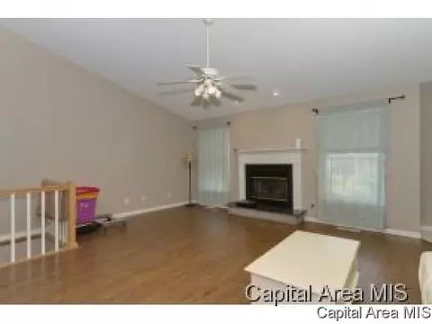 311 E Oak Grove Dr, Athens, IL 62613 photo 3