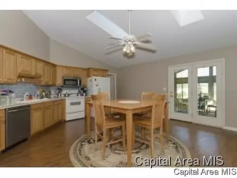 311 E Oak Grove Dr, Athens, IL 62613 photo 7