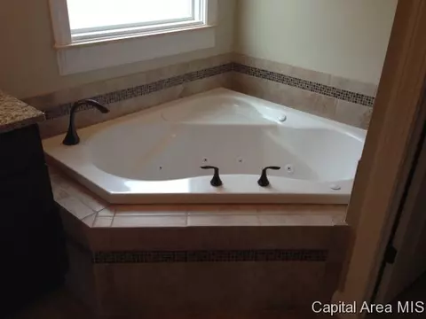 4912 Longfellow Dr, Springfield, IL 62711 photo 2