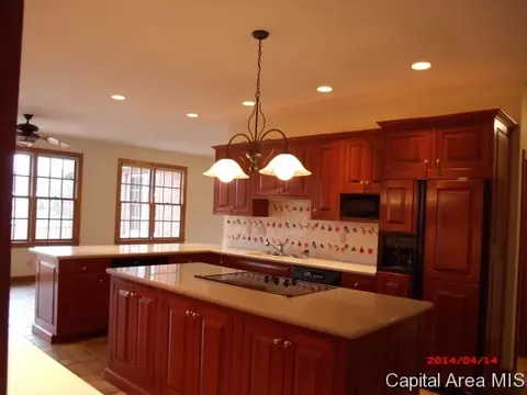 2104 Greenside, Springfield, IL 62704 photo 3