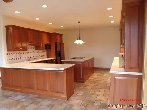 2104 Greenside, Springfield, IL 62704 photo 4